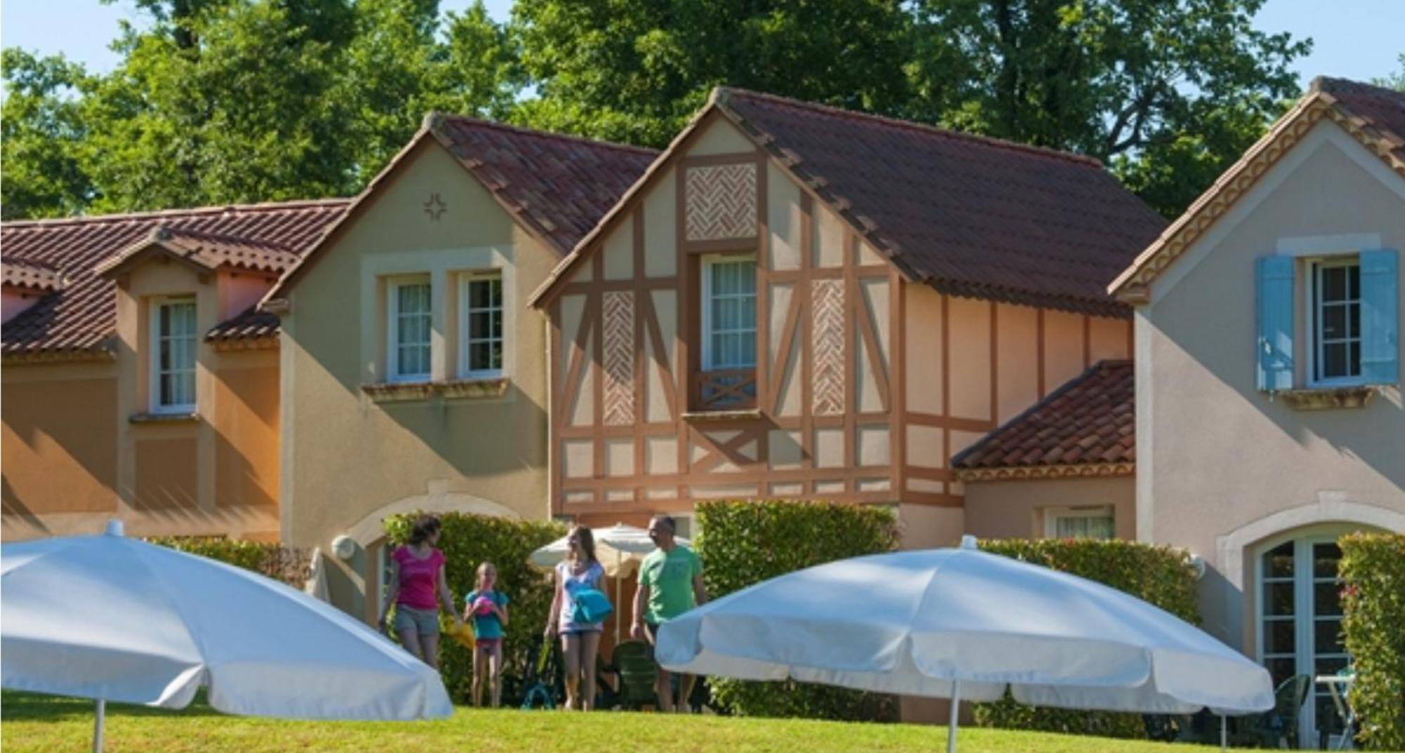 Petite Maison Dans *